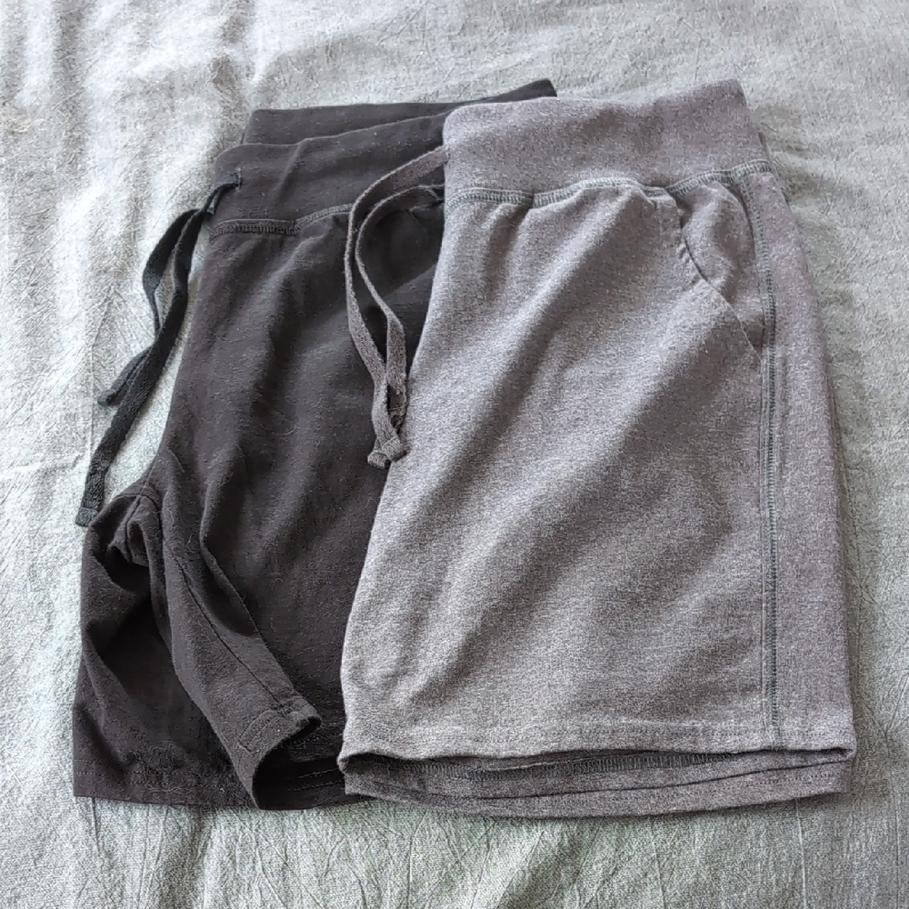 Bundle Of Two Women's Hanes Charcoal And Black Shorts, Size Small